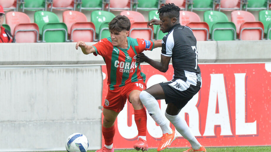 Martín Tejón liberta-se de Witi