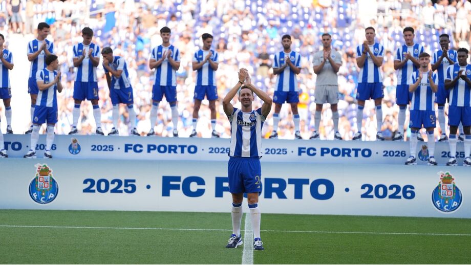 Luuk de Jong é o mais recente reforço do FC Porto para 2025/26
