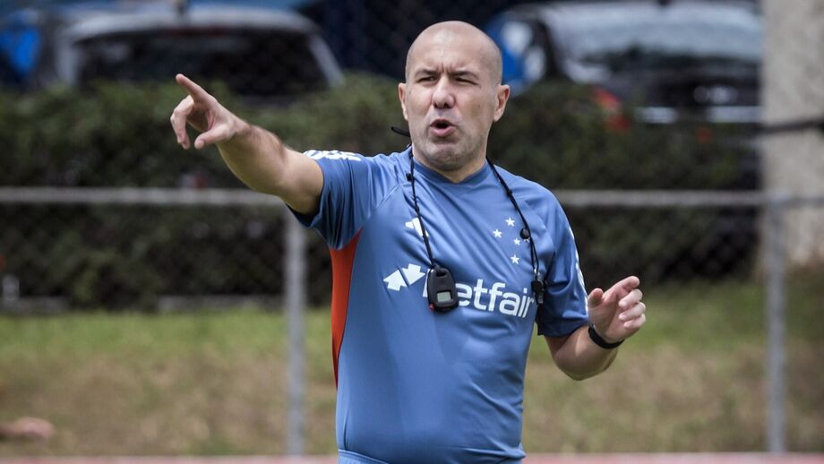 Leonardo Jardim fala sobre o relvado do estádio Mineirão