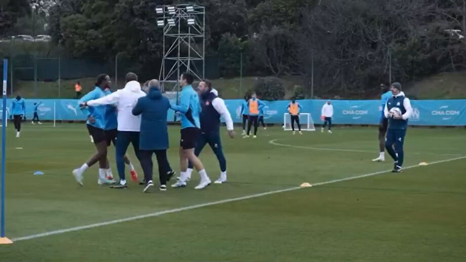 Médio canadiano acabou por ser emprestado ao Sassuolo