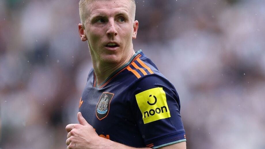 Matt Targett, jogador do Newcastle, em ação