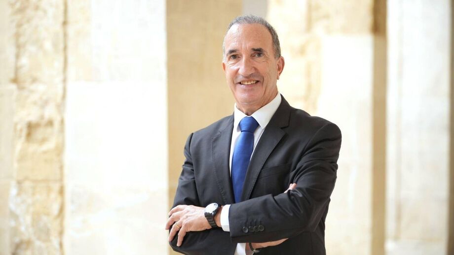 Carlos Moura integra lista de Martim Mayer