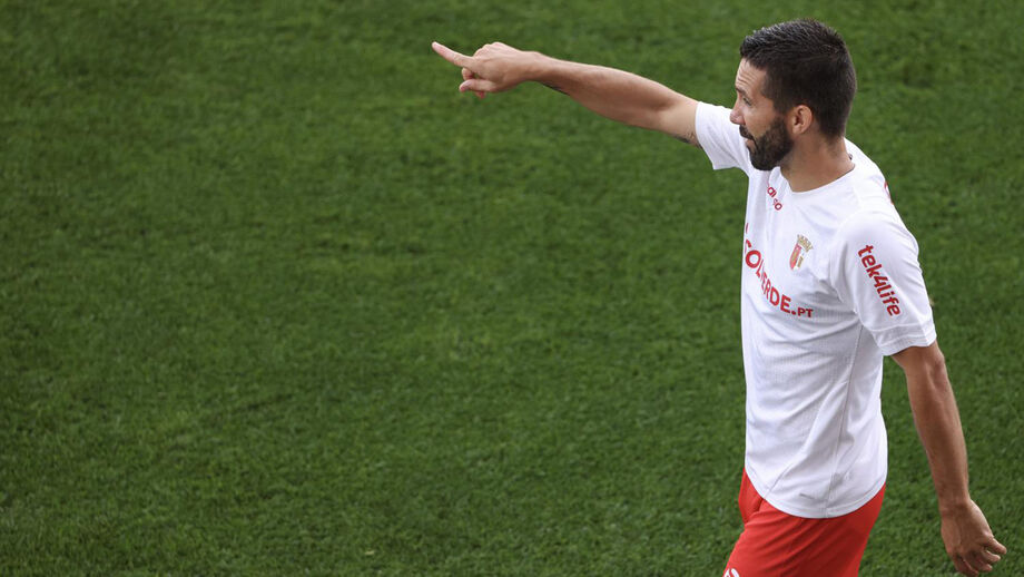João Moutinho foi totalista na vitória do Sp. Braga sobre o Cluj, na Roménia, por 2-1