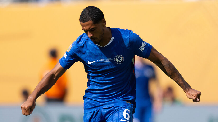 Levi Colwill, defesa do Chelsea, lesionado no joelho 