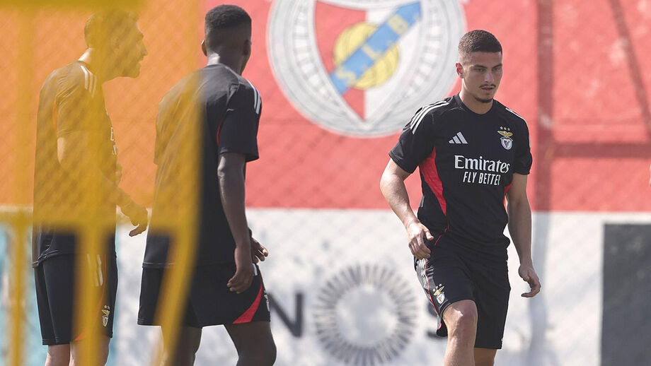 Ivanovic continua a impressionar todos no Seixal