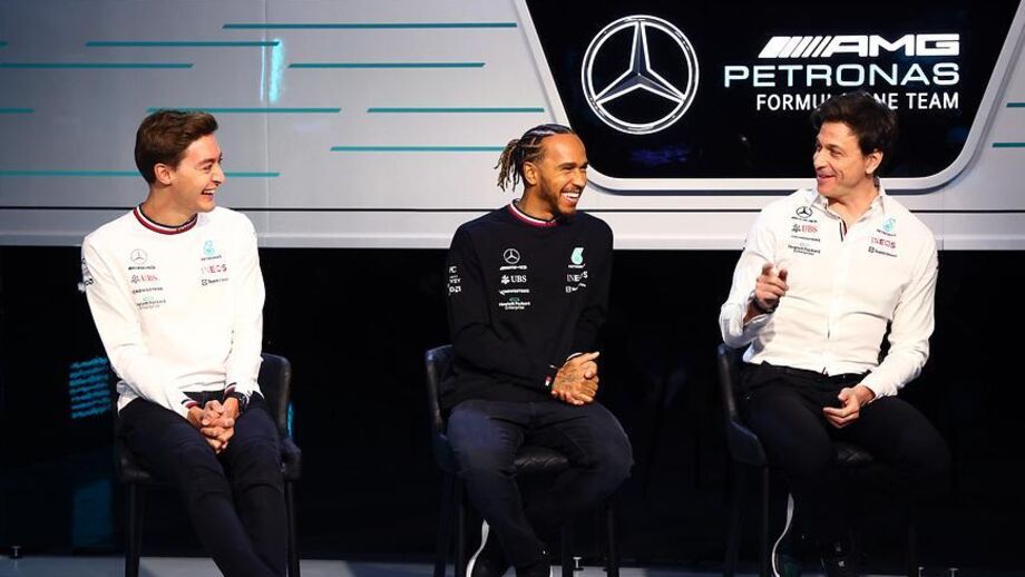 Toto Wolff fala sobre desempenho de Hamilton no último ano de Mercedes e elogia Russell