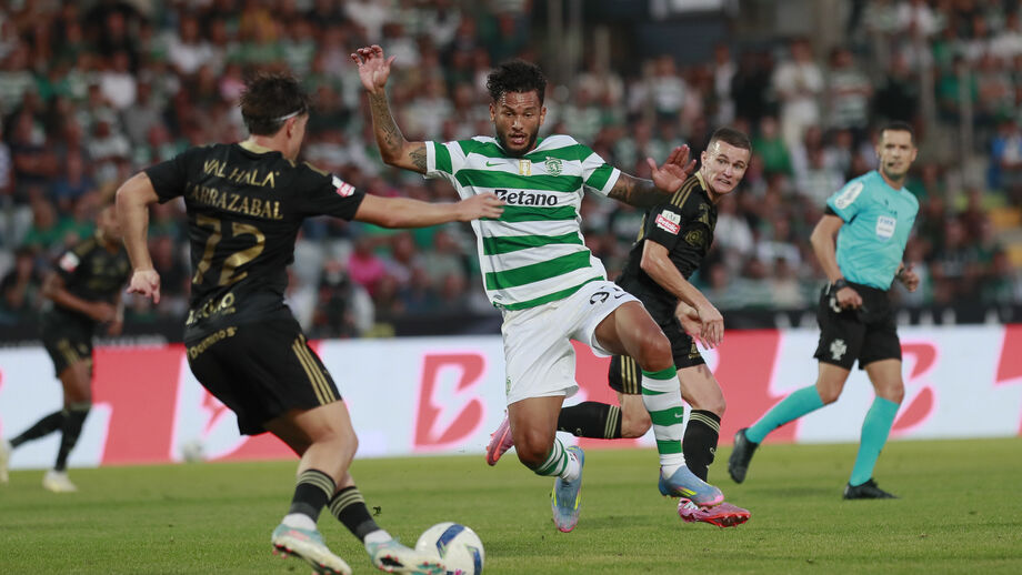Luis Suárez foi titular diante do Casa Pia