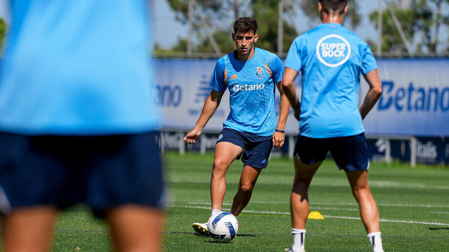 Tomás Pérez procura afirmar-se no FC Porto, apesar de espaço limitado com Farioli