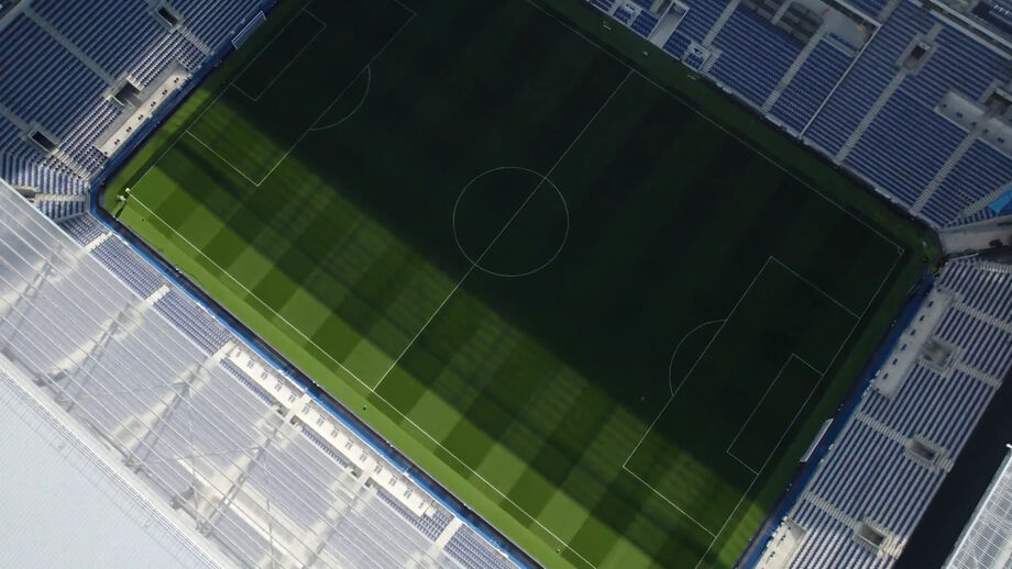 Roma foi a primeira equipa 'convidada' a entrar no Hill Dickinson Stadium, novo palco dos toffees