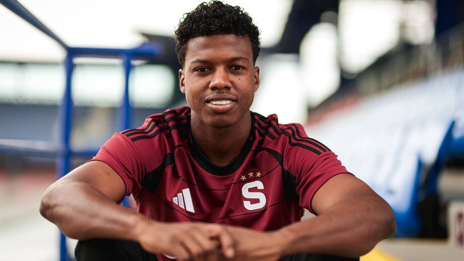 Jhon Mercado deixa o AVS e assina pelo Sparta de Praga 