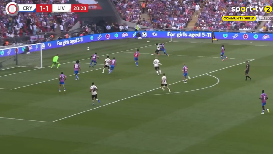 Queria cruzar ou foi intencional? O grande golo de Frimpong na estreia oficial pelo Liverpool