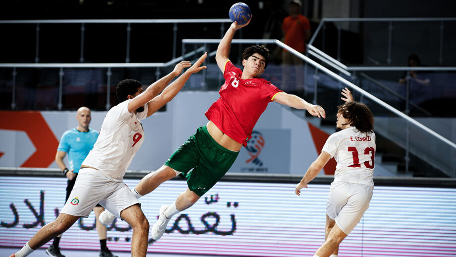 Os jogadores em ação durante o jogo entre Portugal e Marrocos