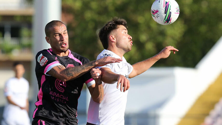 Pedro Pelágio lesionou-se no jogo Chaves-Benfica B e será reavaliado