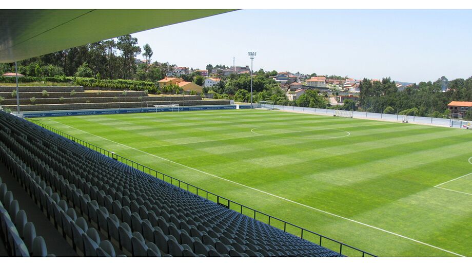 Estádio Luís Filipe Menezes recebe jogo entre Lus. Lourosa e Chaves