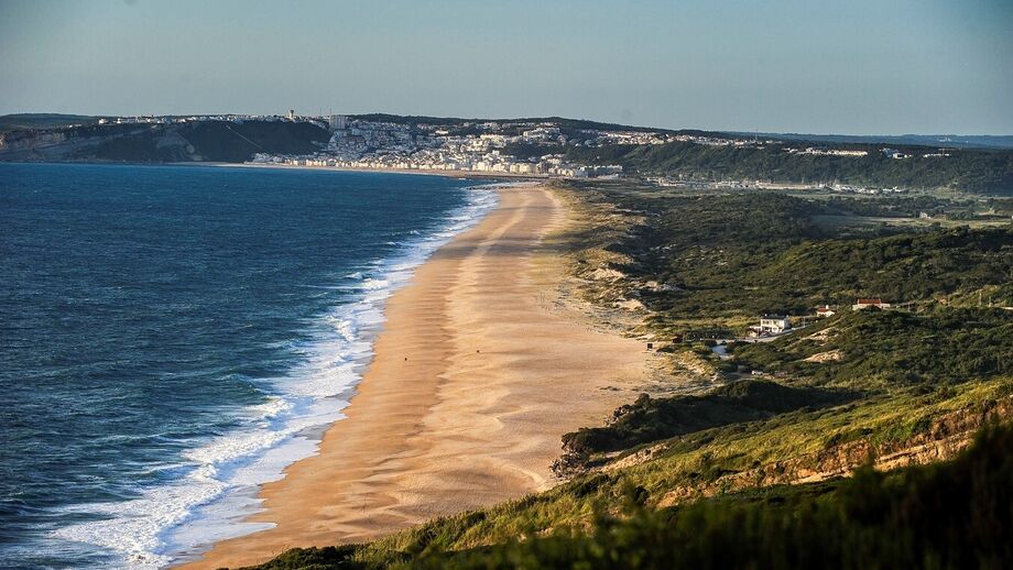 Praia da Nazaré com banhos interditos