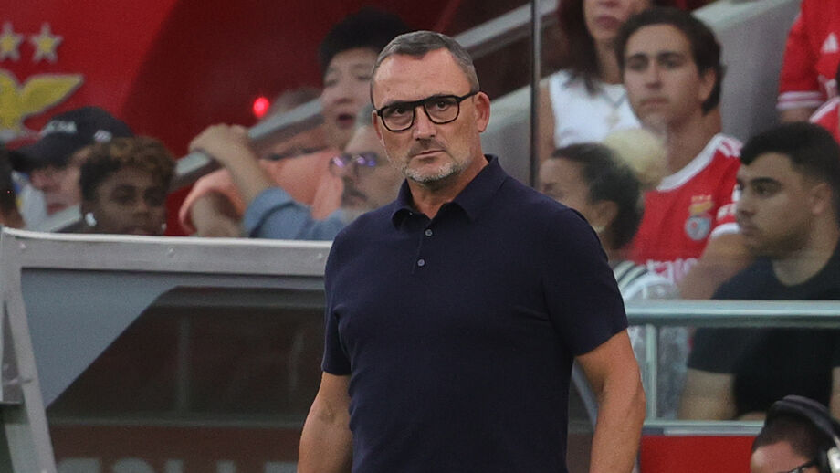 Franck Haise reconhece superioridade do Benfica após derrota na Liga dos Campeões