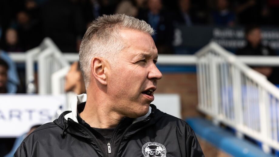 Darren Ferguson, filho de Alex Ferguson, orienta o Peterborough United