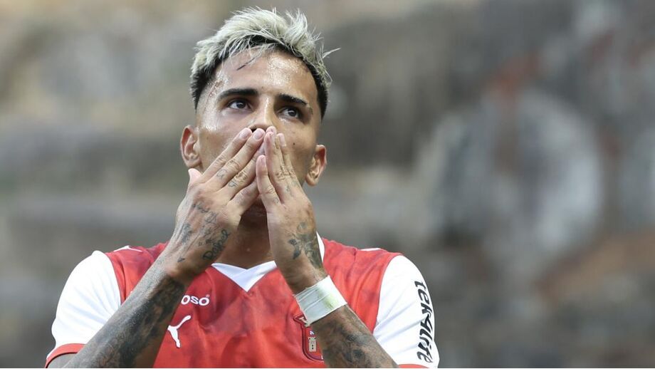 Rodrigo Zalazar festeja golo ao Cluj, em Braga