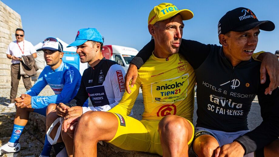 Artem Nych e Jesus Peña num gesto de fair-play na Torre