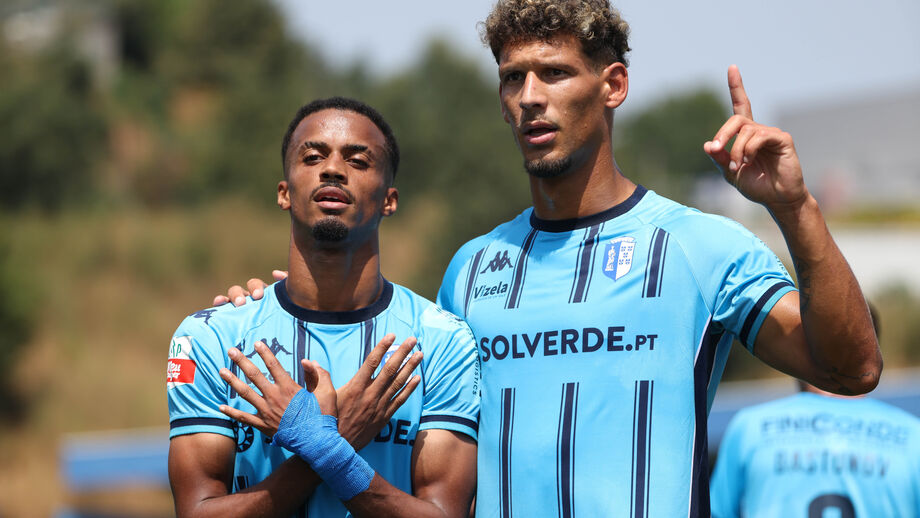 Jogadores do Vizela festejam triunfo frente ao FC Porto B