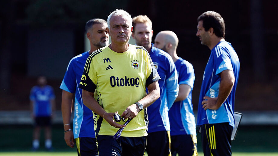Mourinho analisa dificuldades do Fenerbahçe antes do jogo com o Benfica