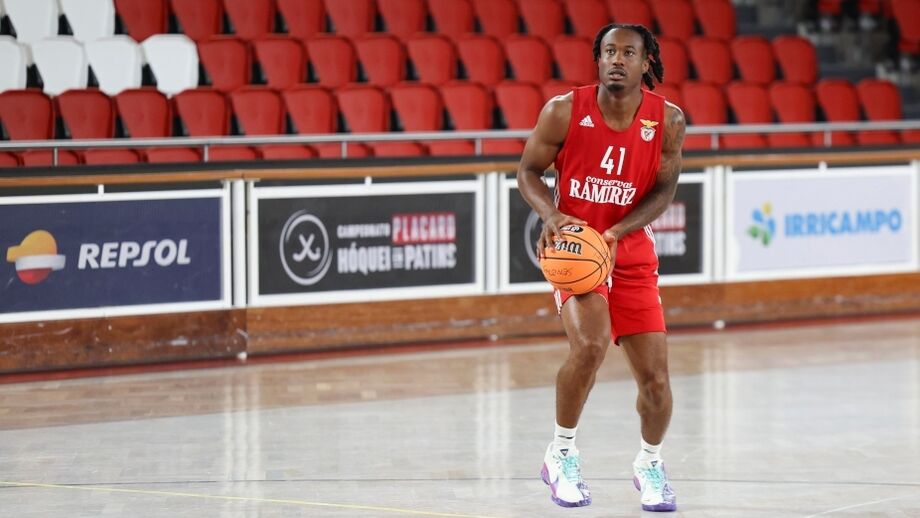Koby McEwen é reforço para a nova época