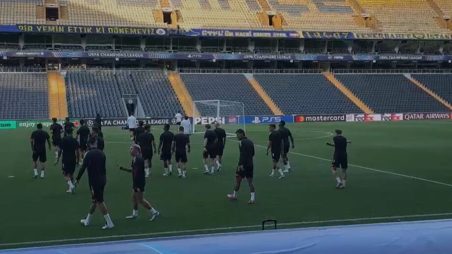Jogadores do Benfica a treinarem já na Turquia
