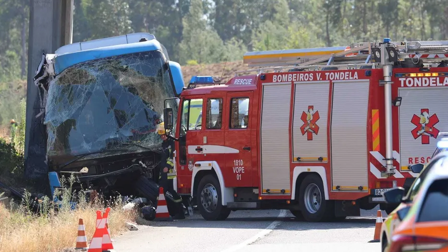 Um morto e 31 feridos em acidente com autocarro no IP3 em Tondela 