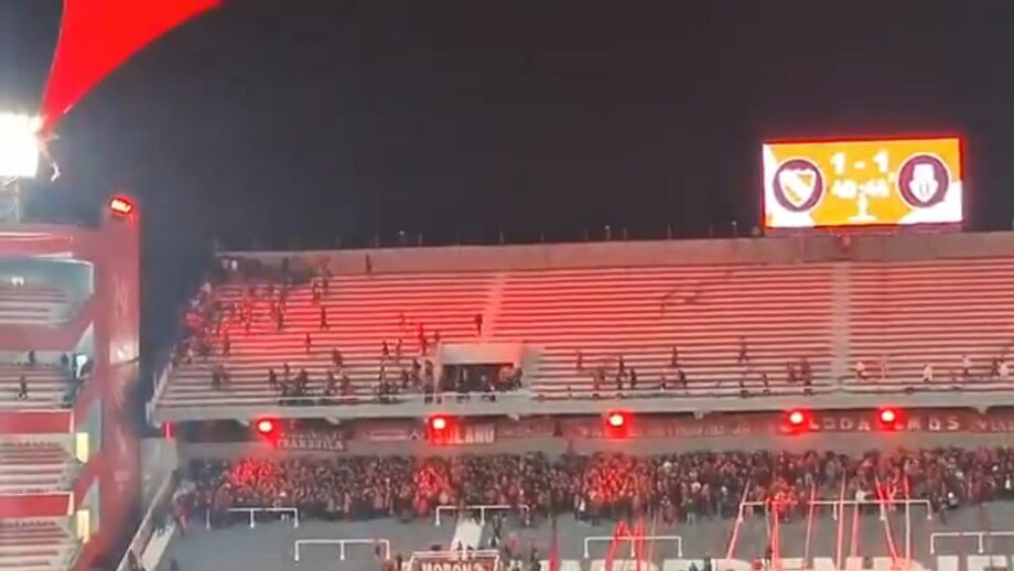 Cenas lamentáveis no Independiente-Universidade de Chile