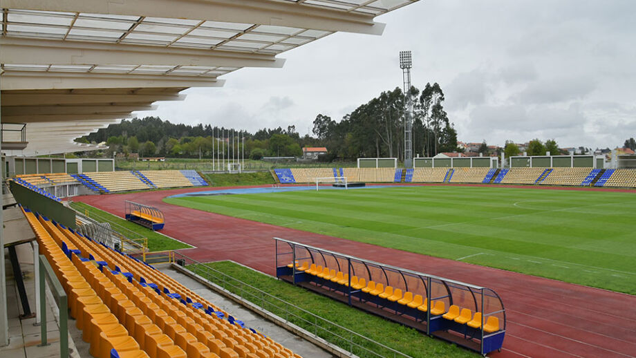 Lusitânia de Lourosa-Benfica B no Estádio Dr. Jorge Sampaio