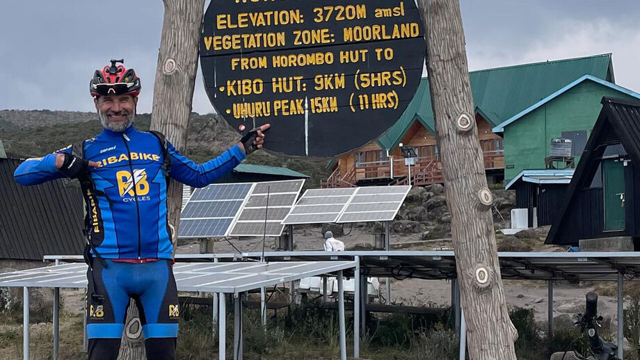 Atleta português pedala até ao topo do Kilimanjaro em aventura solidária