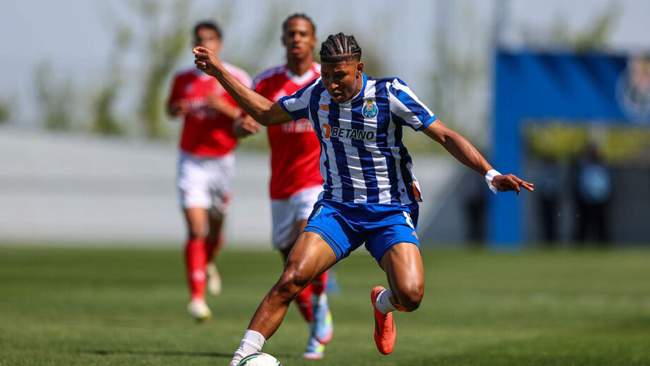 Brayan Caicedo convocado para jogo contra o Casa Pia