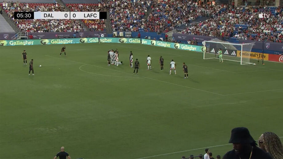 Aos 6 minutos do jogo com o FC Dallas