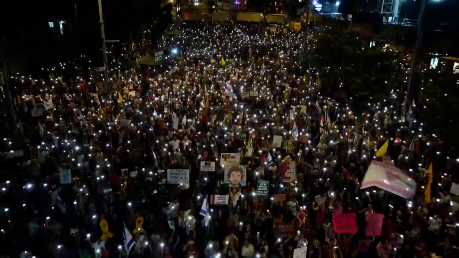 Milhares de pessoas mantêm pressão sobre o governo israelita 