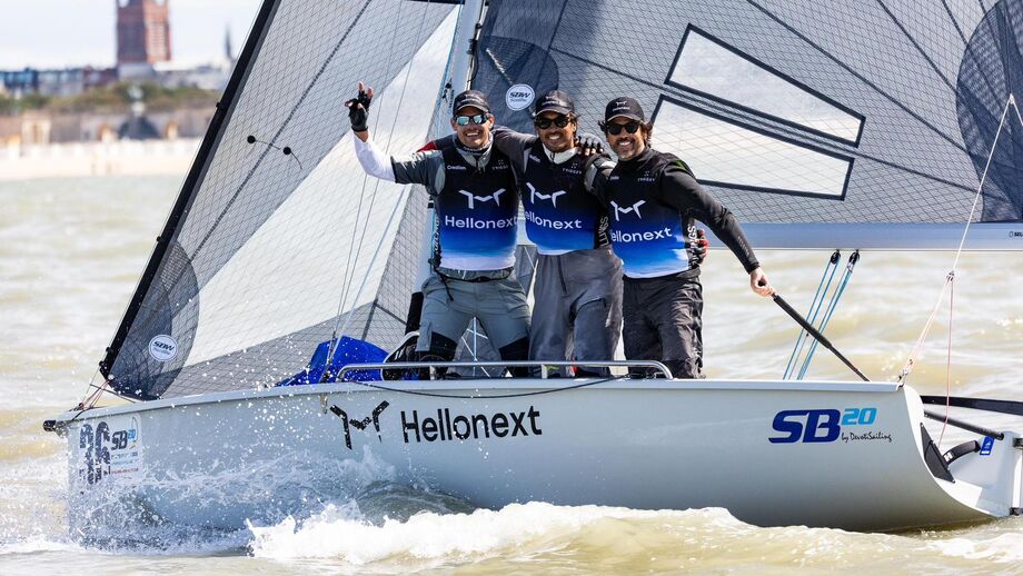 Portugueses da Hellonext Sailing Team surpreendem na estreia no Europeu de Vela