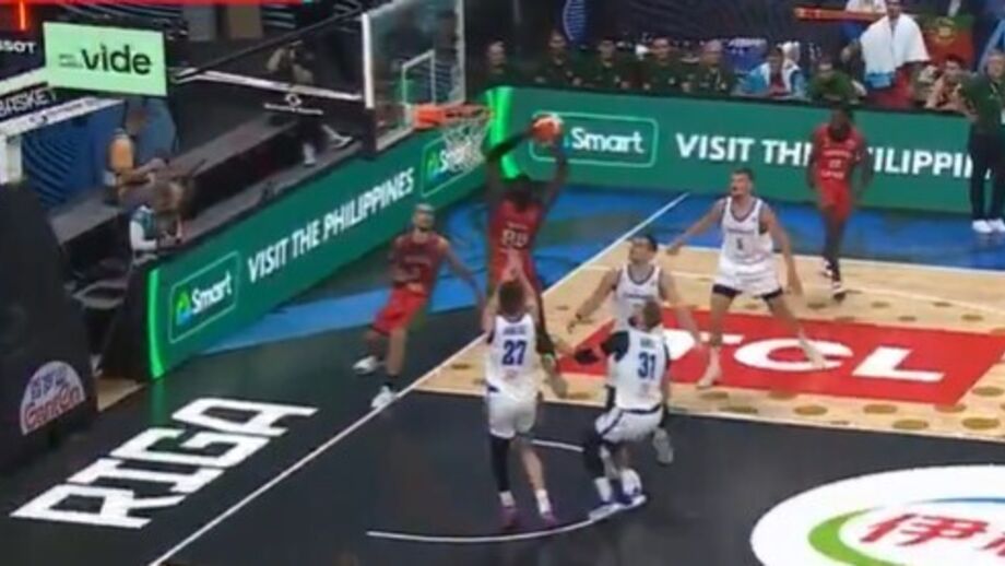 Alguns momentos do poste na vitória de Portugal sobre a Rep. Checa no EuroBasket