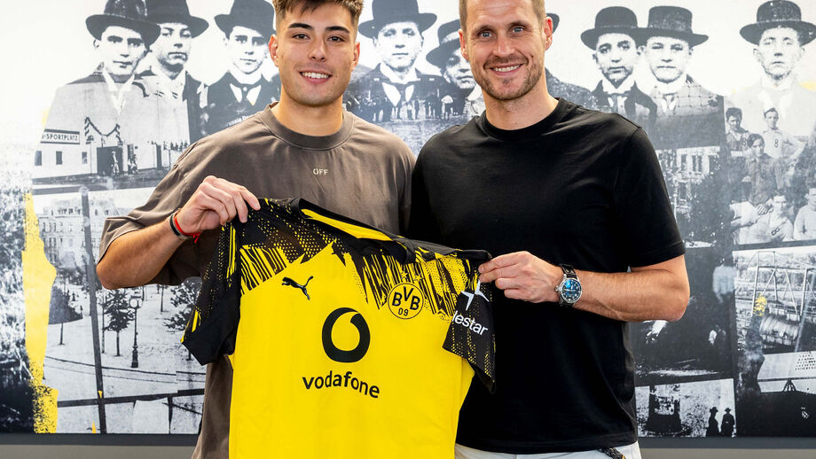 Anselmino é reforço do Borussia Dortmund