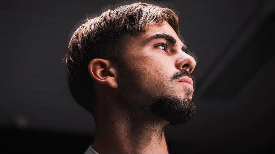 Oficial: Tony Strata assina até 2029 pelo V. Guimarães