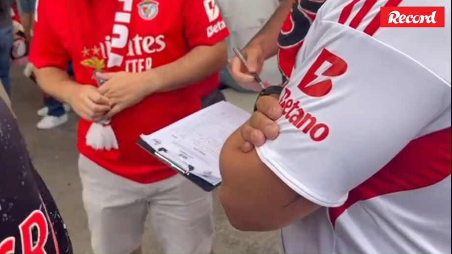 A pouco mais de uma hora antes do início do decisivo encontro das águias na Champions