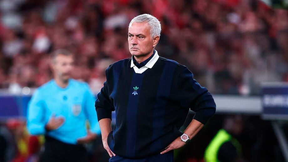 Sempre na moda: Polo de Mourinho esgota na loja online