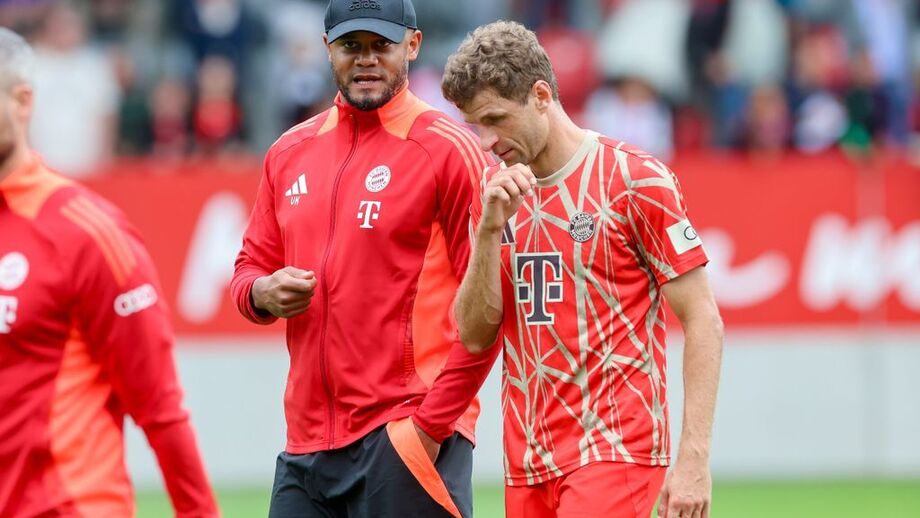 Kompany e Müller à conversa