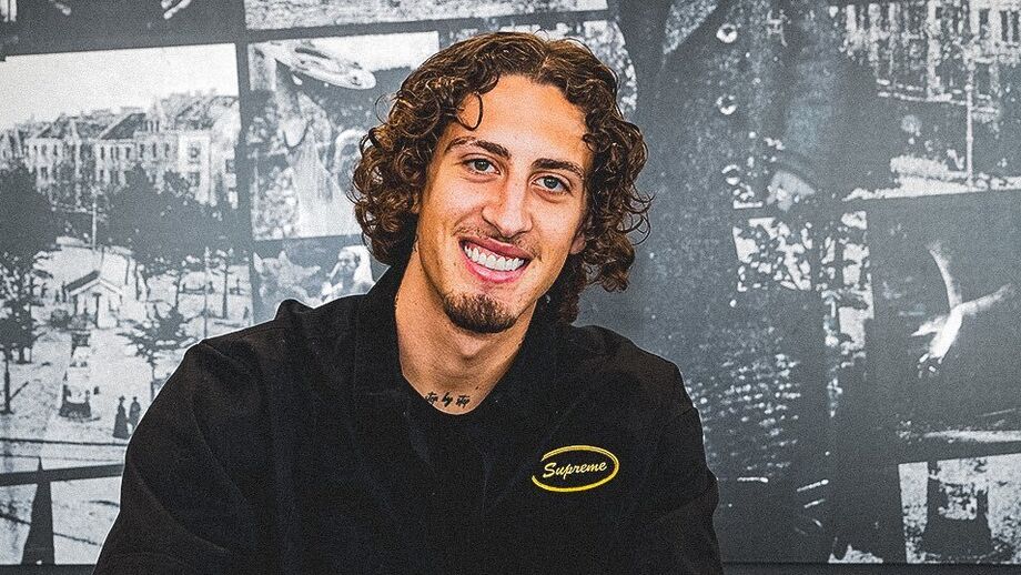 Fábio Silva assina até 2030 com o Borussia Dortmund