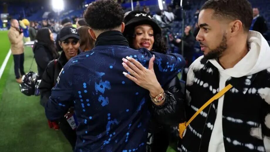 Jadon Sancho pondera jogar nos EUA para ficar perto da namorada