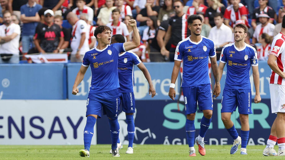 Gabriel Costa celebra o golo marcado ao Leixões