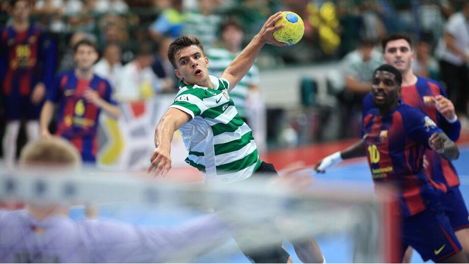 Sporting deixa 'escapar' Supertaça Ibérica para o Barça nos sete metros
