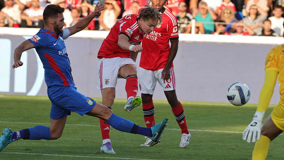 A crónica do Alverca-Benfica: triunfo desbotado em tarde desinspirada