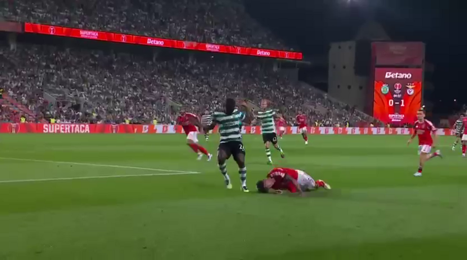 O lance de Barrenechea que está a maravilhar os adeptos do Benfica... e Bruno Lage
