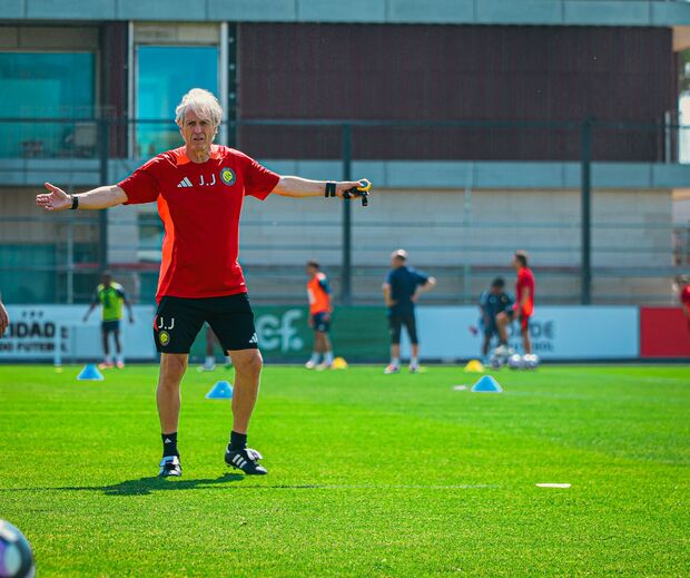 Jorge Jesus orienta treino do Al Nassr na Cidade do Futebol