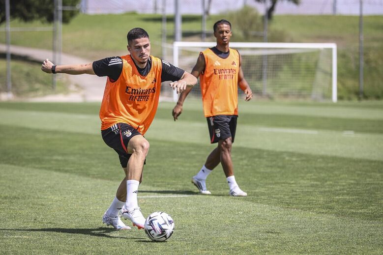 Ivanovic no treino do Benfica