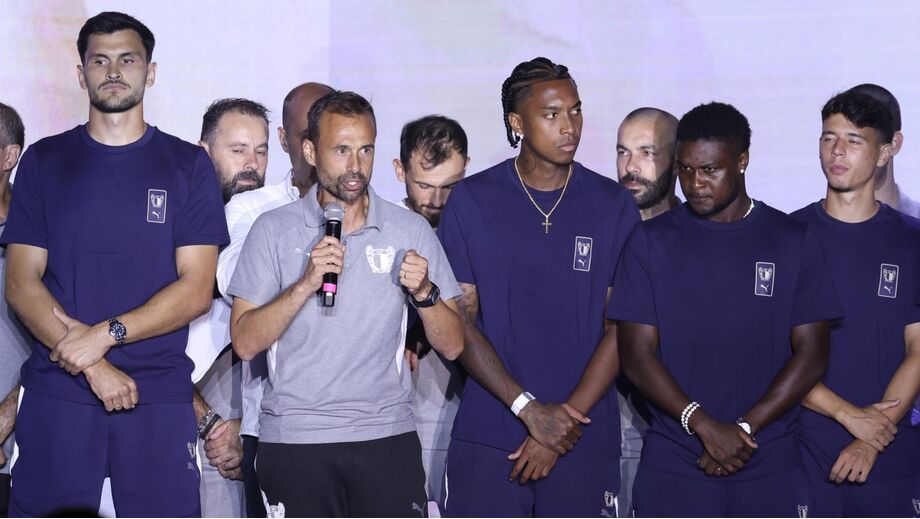 Apresentação do plantel principal do Famalicão na Praça D. Maria II